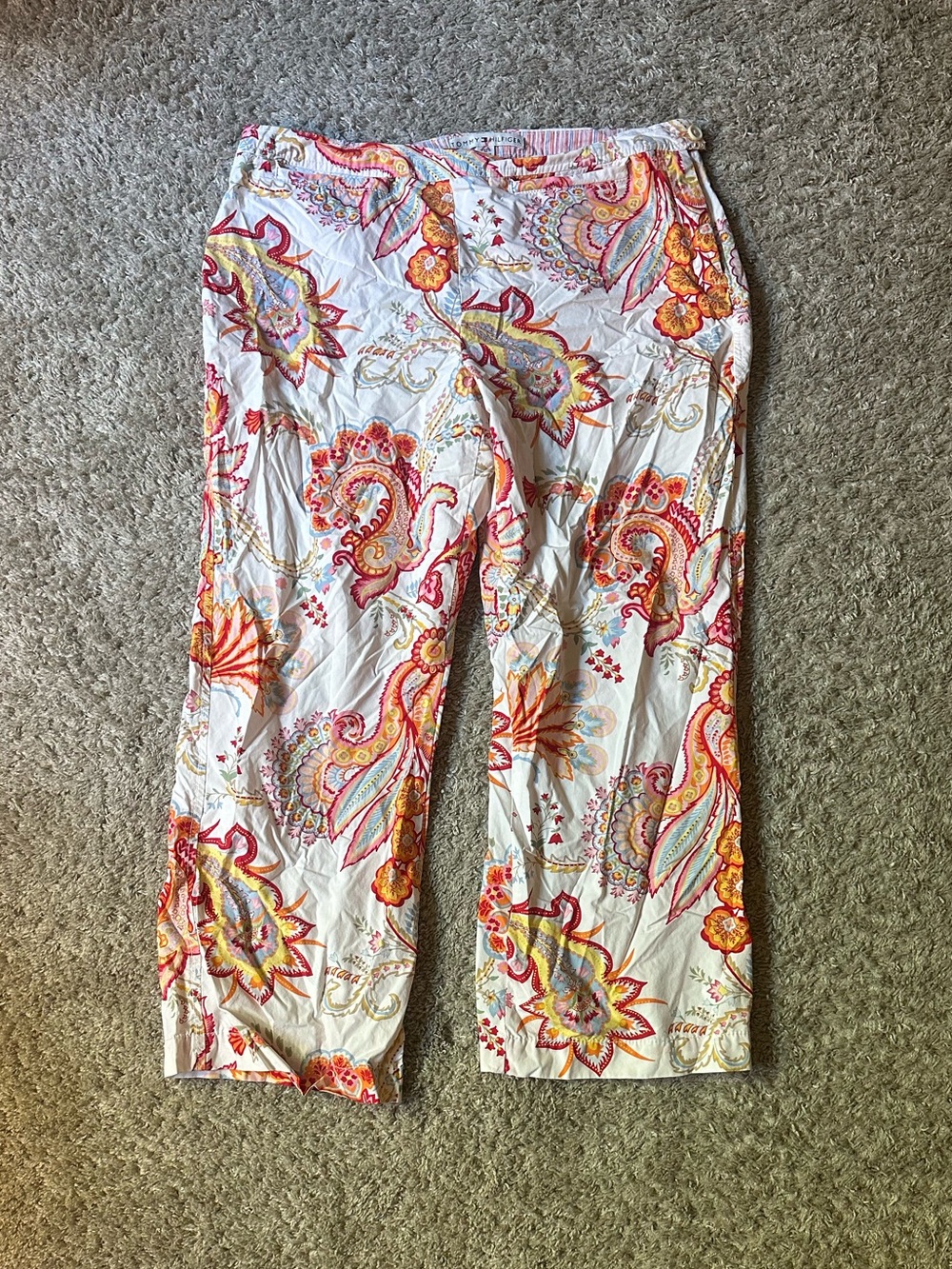 Women’s Tommy Hilfiger vintage 90s paisley floral crop pants side zipper closure